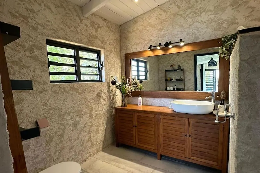 Fare Oasis Villa Temae French Polynesia